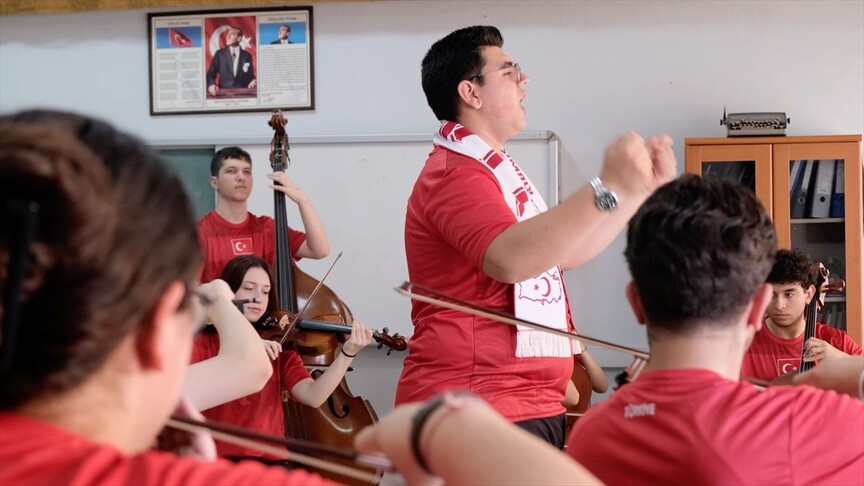 A Milli Futbol Takımı beste yarışmasında "Bizim Çocuklar" birinci oldu
