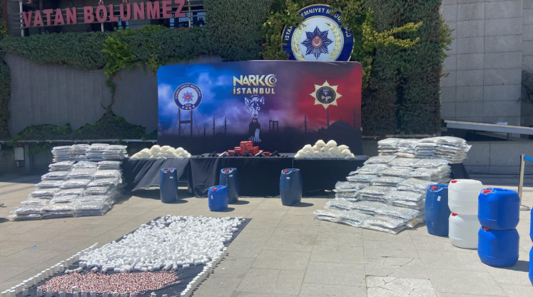 4 ilde zehir tacirlerine dev operasyon: 1,2 ton uyuşturucu ele getirildi