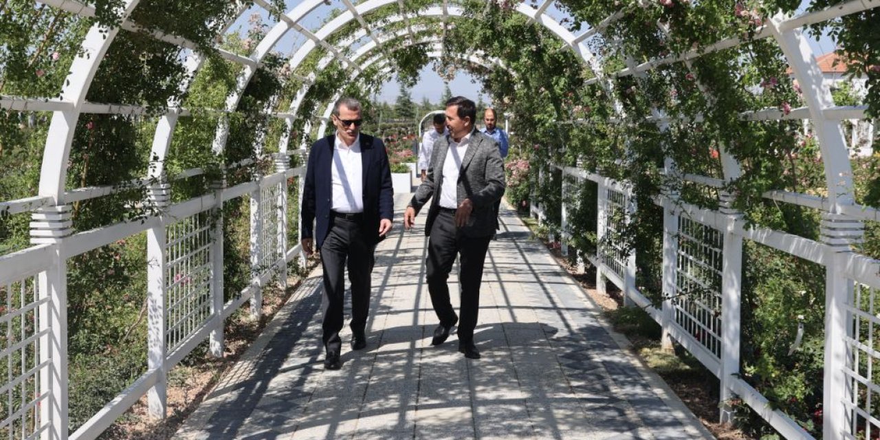 Zeytinburnu Belediye Başkanı Ömer Arısoy’dan Karatay’ın Bahçelerine Övgü