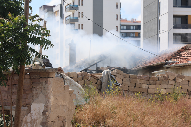 Konya’da müstakil evde yangın çıktı