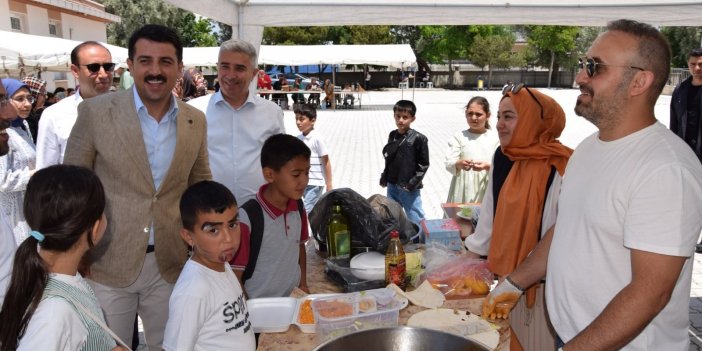 Kaymakam Şenol Öztürk, İsmet Büyükyaylacı İlkokulu'nun Yıl Sonu Kermesini Ziyaret Etti