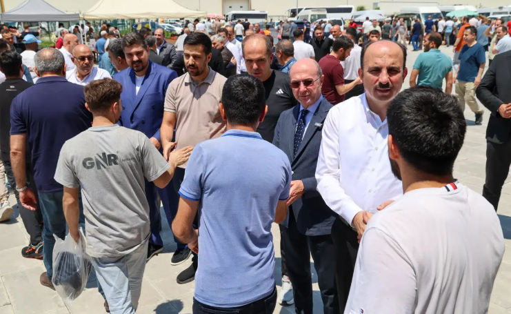 Başkan Pekyatırmacı  ve Başkan Altay Cuma sonrası vatandaşlarla buluştu