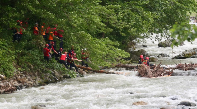 Rize'de kaybolan kişiyi arama çalışmalarında 1 AFAD personeli hayatını kaybetti