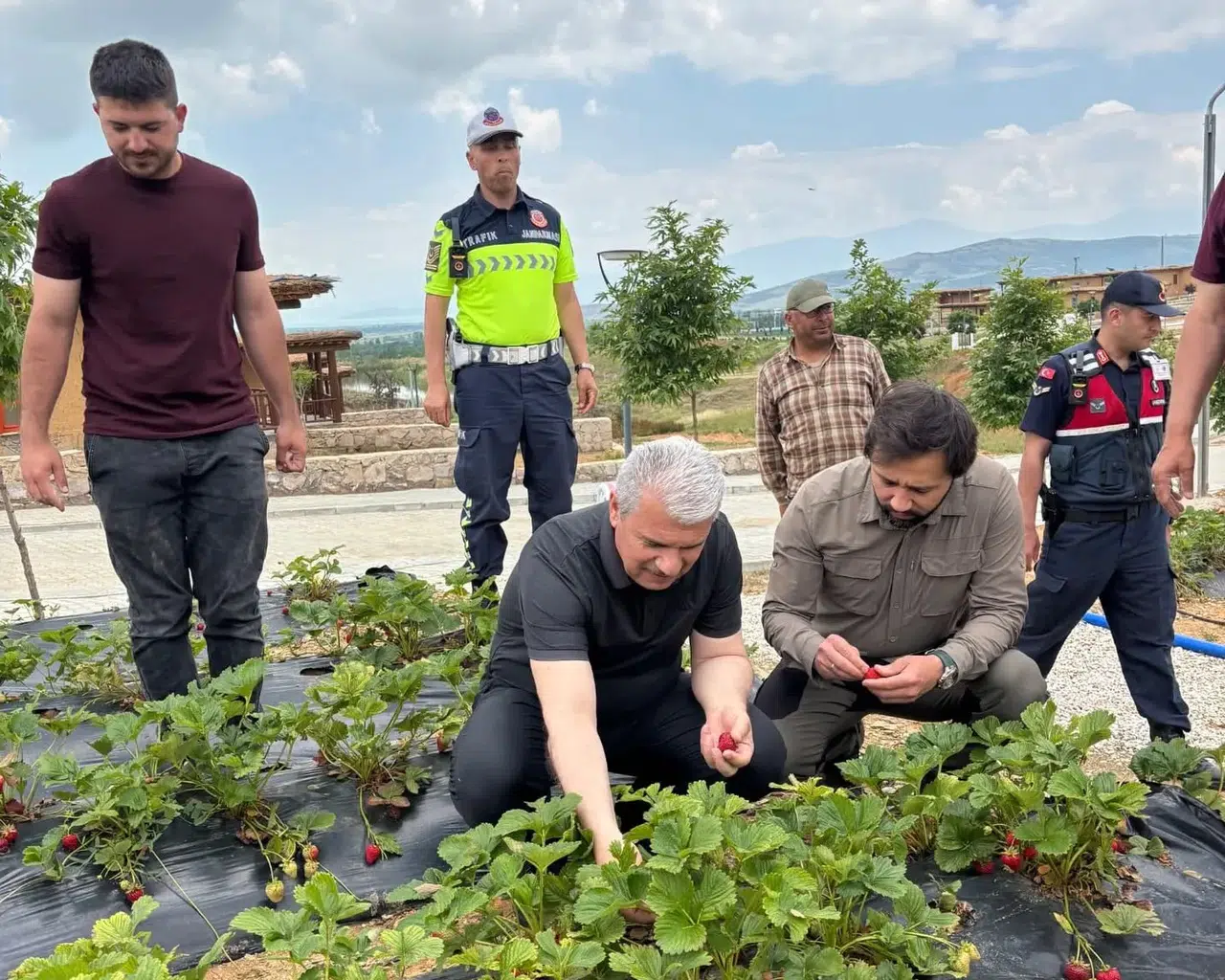 Vali Akın Hüyük Gençlik Kampı’nda incelemelerde bulundu