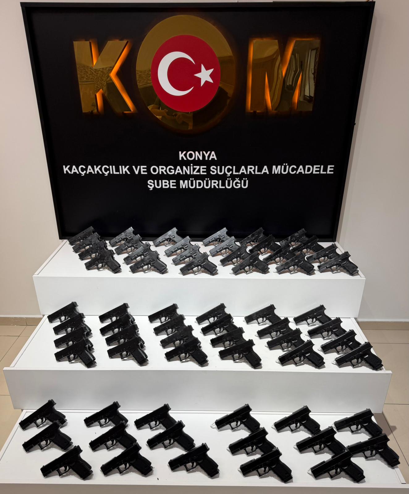 Konya'da durdurulan araçtan cephanelik çıktı
