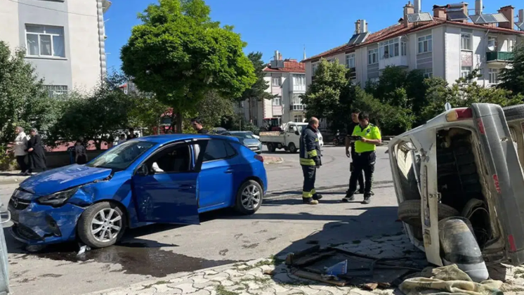 Konya'da iki otomobilin çarpıştığı kazada 3 kişi yaralandı