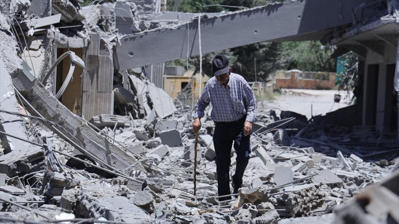 İsrail'in Lübnan'a düzenlediği saldırılarda ölenlerin sayısı 3 bin 912'ye yükseldi