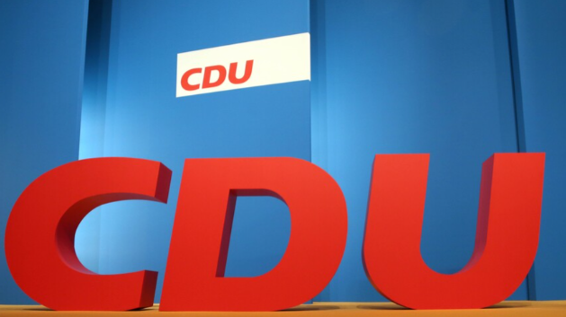 Almanya’da CDU, Müslümanlara yönelik nefret söylemi nedeniyle bir parti üyesi hakkında suç duyurusunda bulundu.