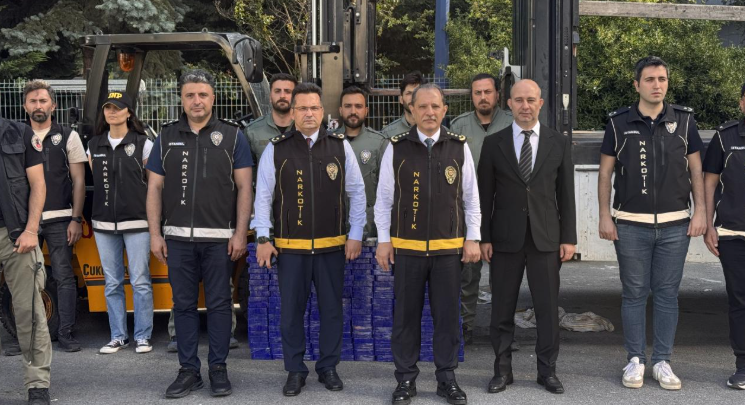 İstanbul'da bir tırda yaklaşık 130 kilogram uyuşturucu ele geçirildi
