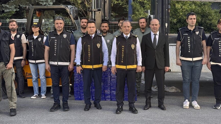 İstanbul'da bir tırda yaklaşık 130 kilogram eroin ele geçirildi