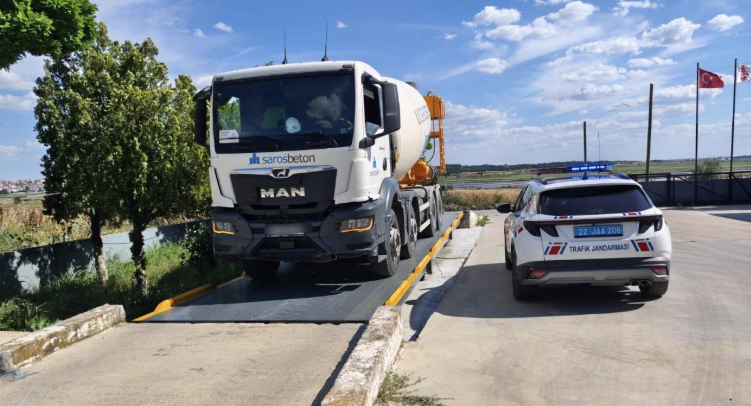 Taşıma sınırını aşan kamyon sürücüsüne 60 bin lira ceza
