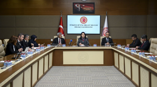 Meclise "kadınlar da askere alınsın" başvurusu