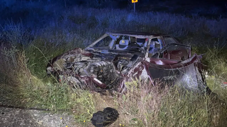 Konya'da şarampole devrilen otomobildeki 3 kişi yaralandı