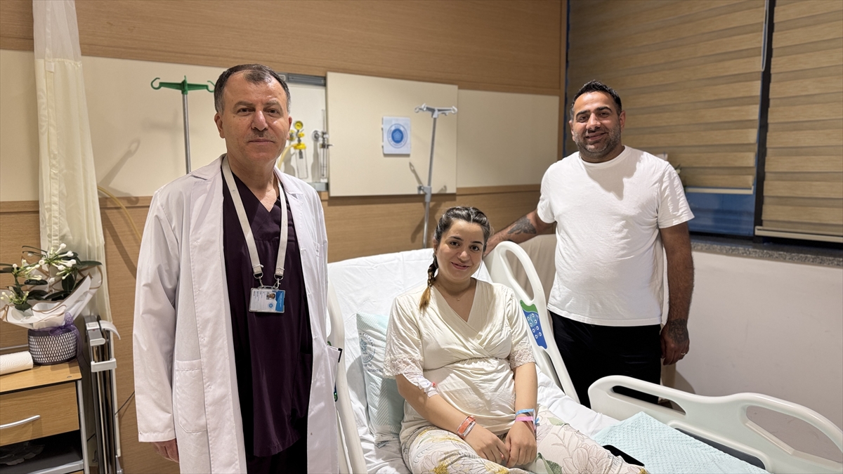 Konya'da ikiz annenin ikiz bebeklerini de aynı doktor dünyaya getirdi