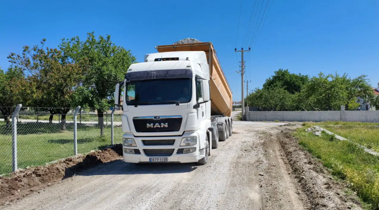 Konya'da belediye ekipleri sahada mesaisini sürdürüyor