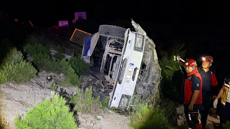 Balıkesir'de kamyonun devrilmesi sonucu 1 kişi öldü, 1 kişi yaralandı