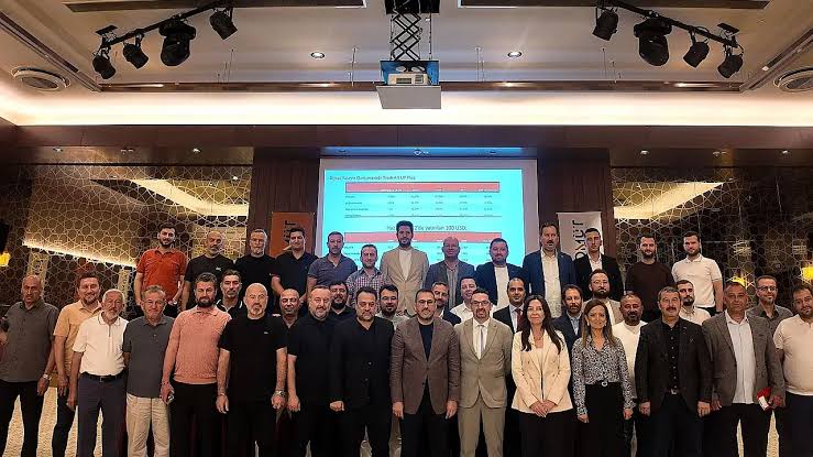 Komüt'te yatırım ve ekonomi gündemi değerlendirdi