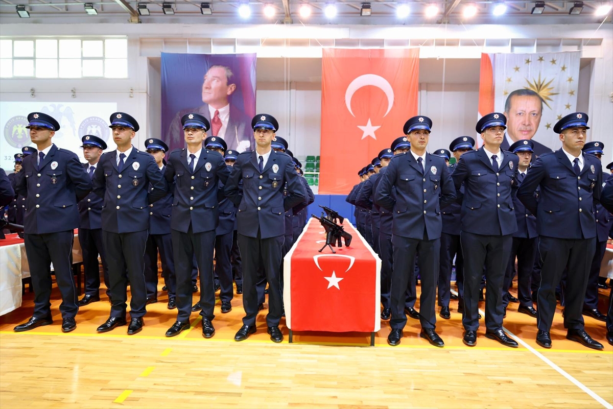 Konya'da eğitimini tamamlayan 169 polis adayı mezun oldu