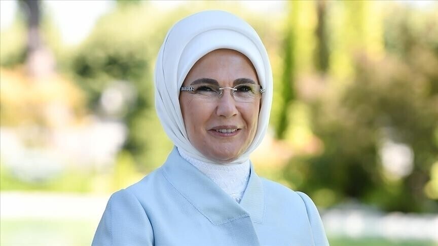 Emine Erdoğan'dan karne alan öğrencilere tebrik