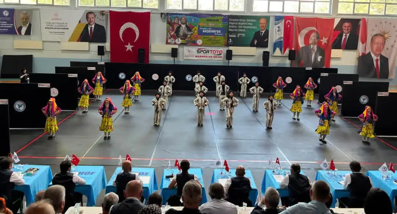 Akşehir’de Halk Oyunları Şöleni Başladı