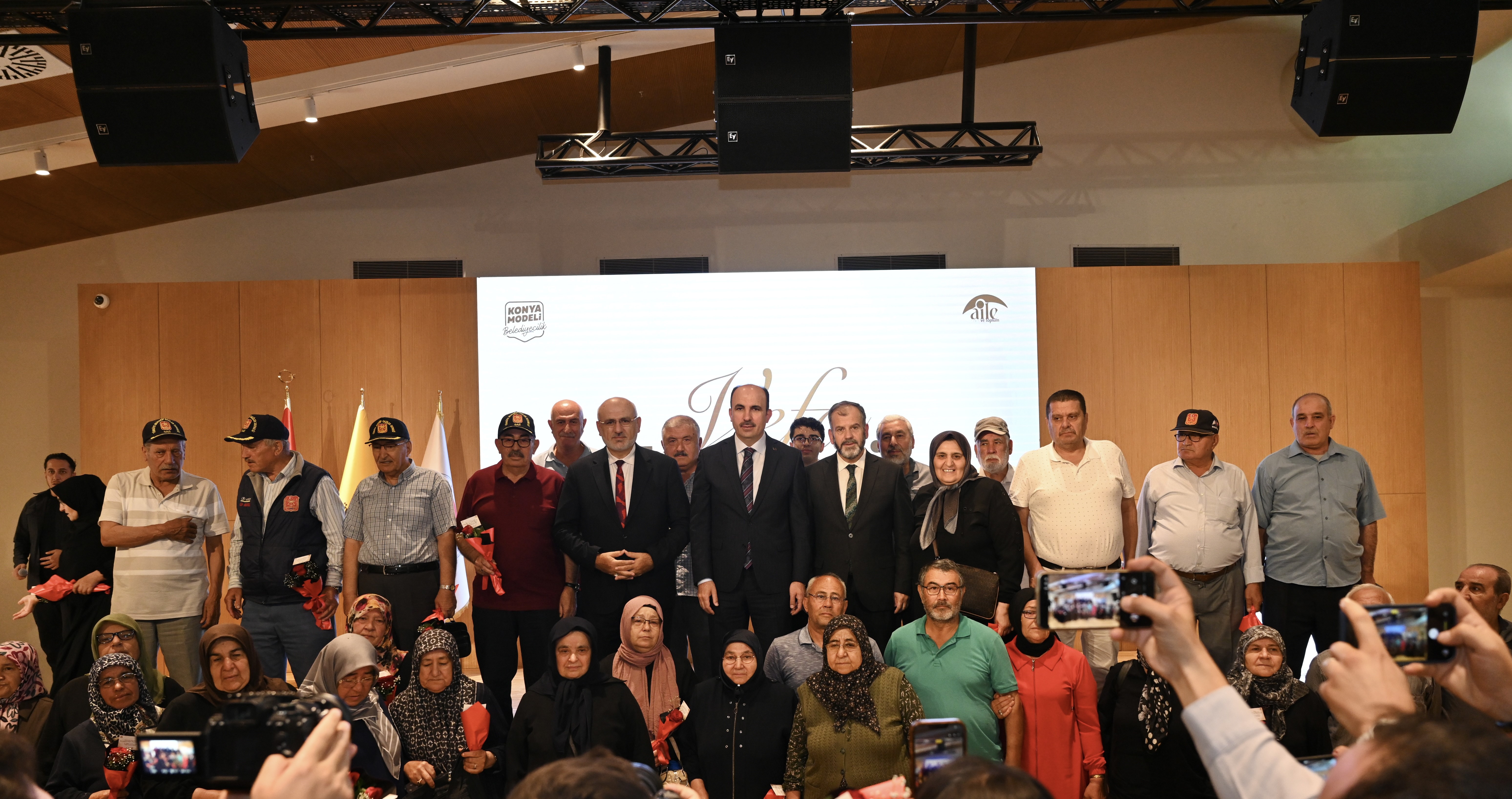 Konya'da Vefa Umresi çekilişinde duygu dolu anlar yaşandı