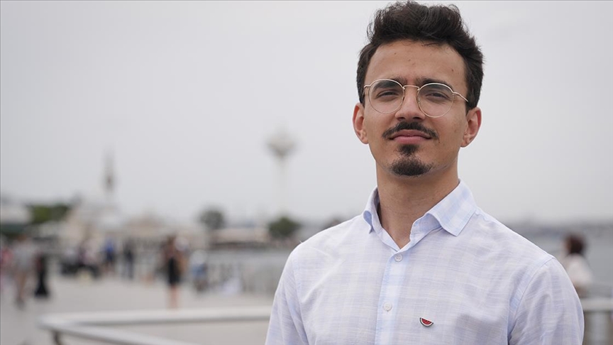 Birincilik ödülünü Gazzeli öğrencilere adadı