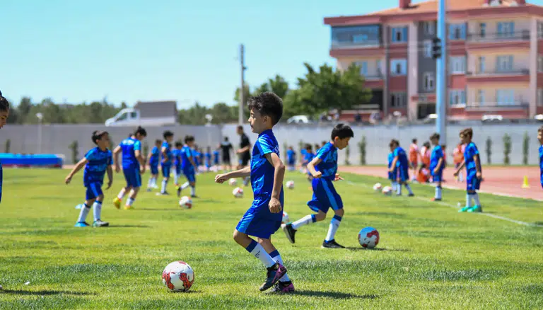 Türkiye'nin en büyük sporcu merkezi Konya’da kapılarını açtı