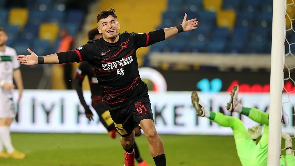 Konyaspor'dan forvet harekatı! Fenerbahçe'den haber bekleniyor