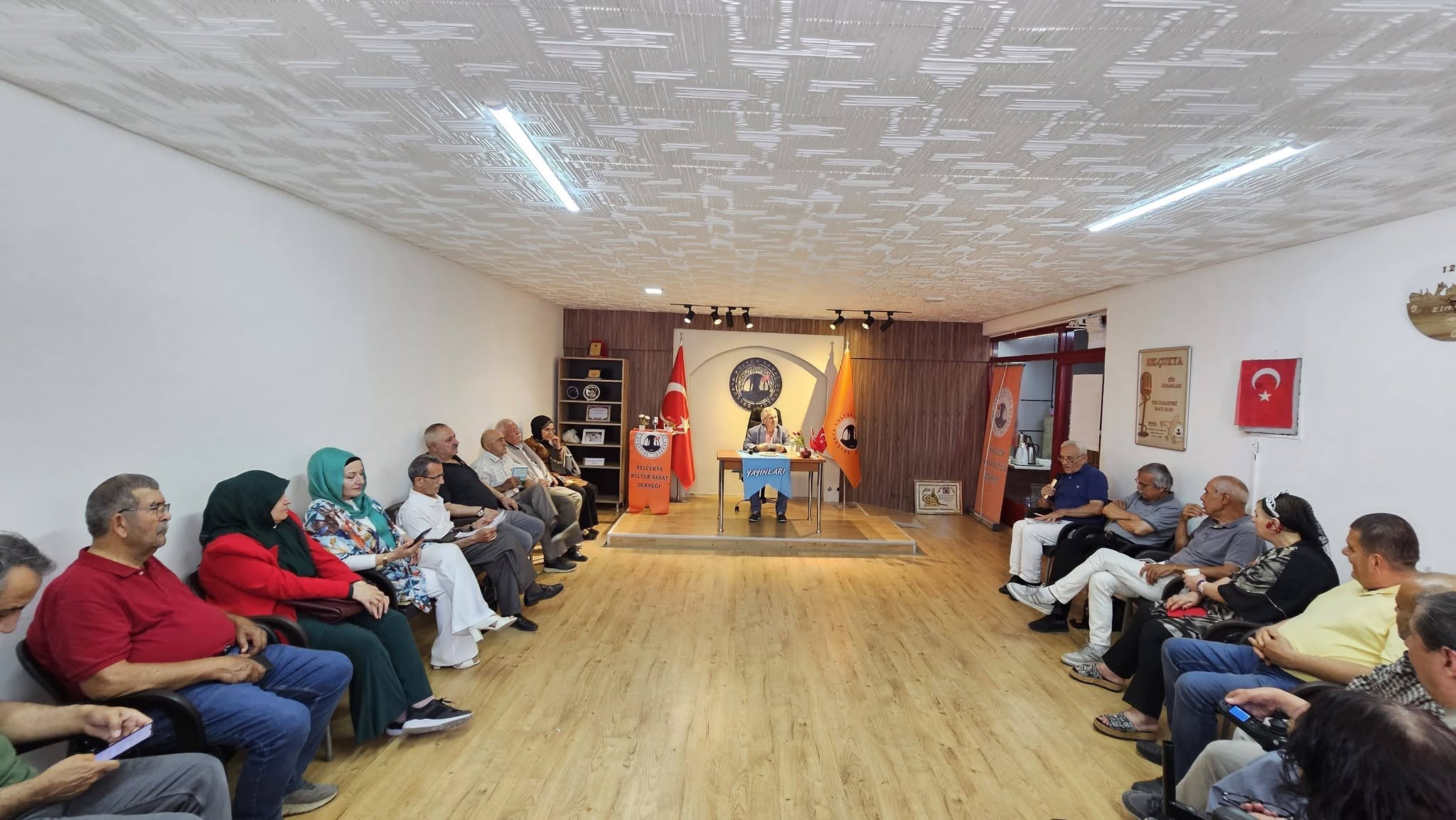 Selçukya Kitap Kulübü’nde "Selvi Boylum Al Yazmalım" değerlendirildi