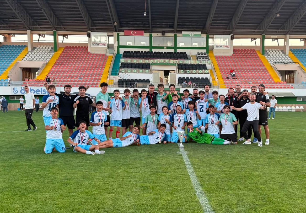 Selçuklu Belediyespor U15 Futbol Takımı Türkiye Şampiyonu Oldu