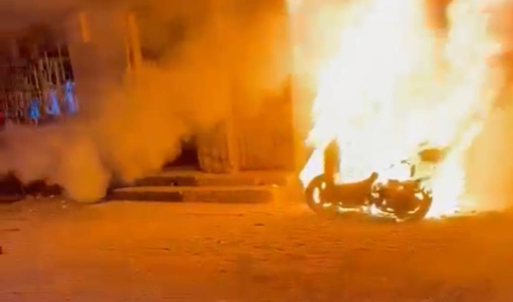 Konya'da motosiklette çıkan yangın iş yerine sıçradı
