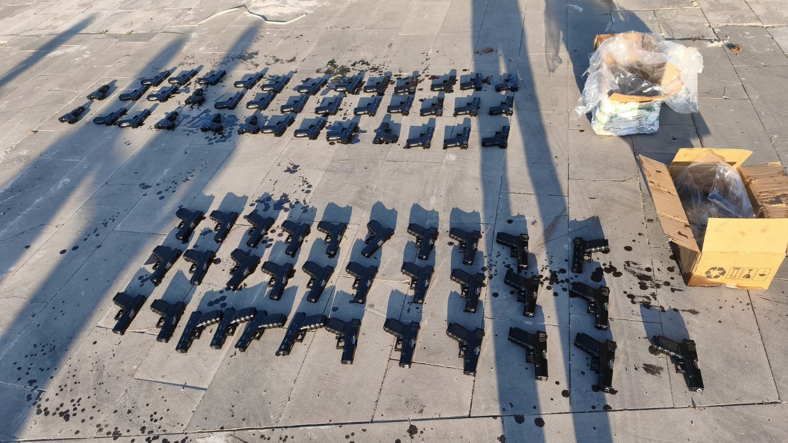 Konya polisinden operasyon! 70 tabanca ele geçirildi, 1 gözaltı