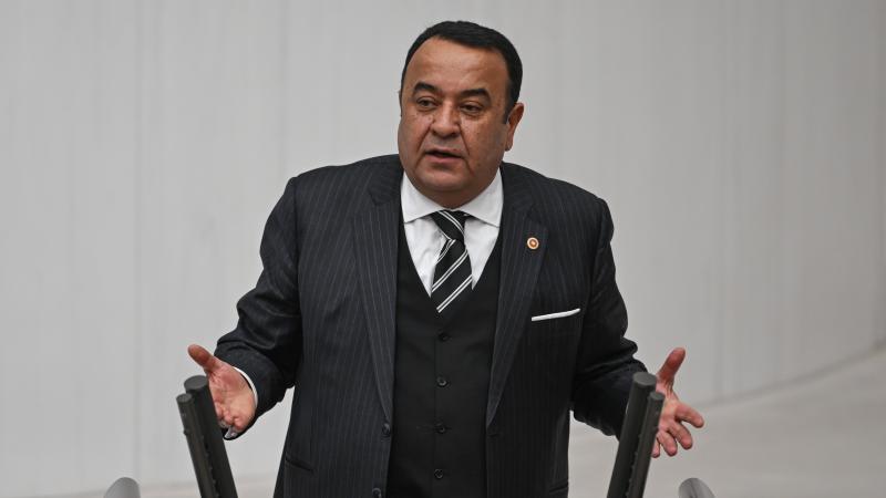 CHP Ankara Milletvekili Adnan Beker, partisinden istifa etti