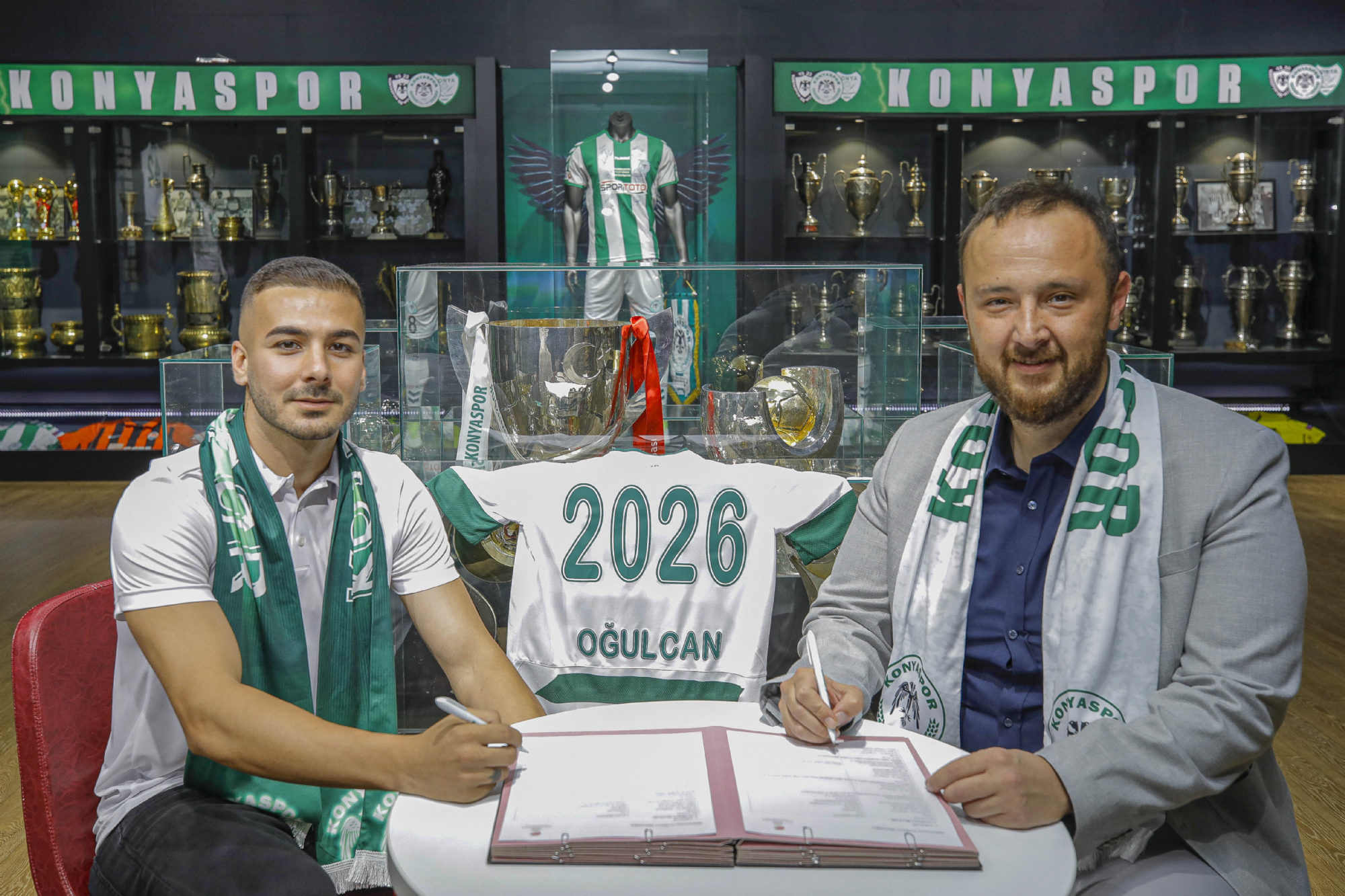 Konyaspor'da iki tane imza daha! İki oyuncuyla sözleşme uzatıldı