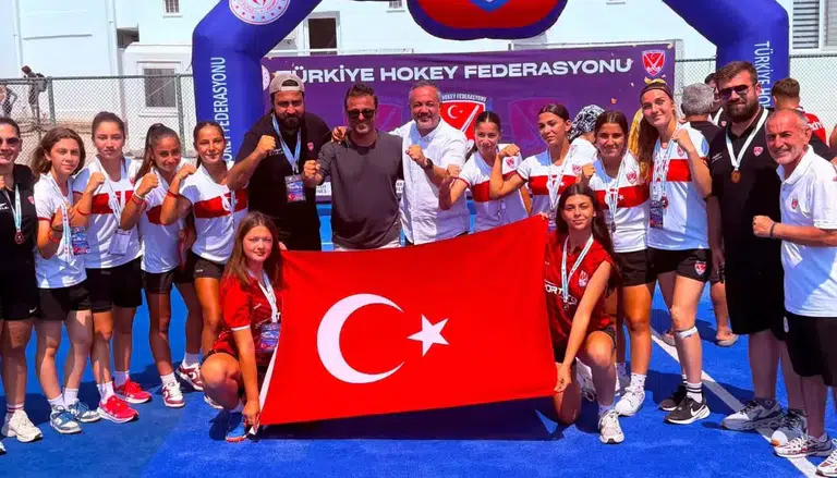 Konya'nın genç yıldızları Avrupa'da kürsüye çıktı! Milli takım bronz madalya kazandı