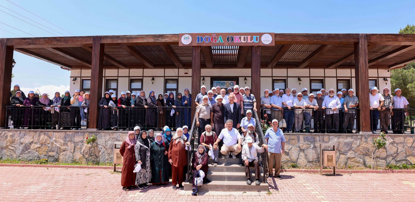 Konya'da büyükler kültür turunda buluştu