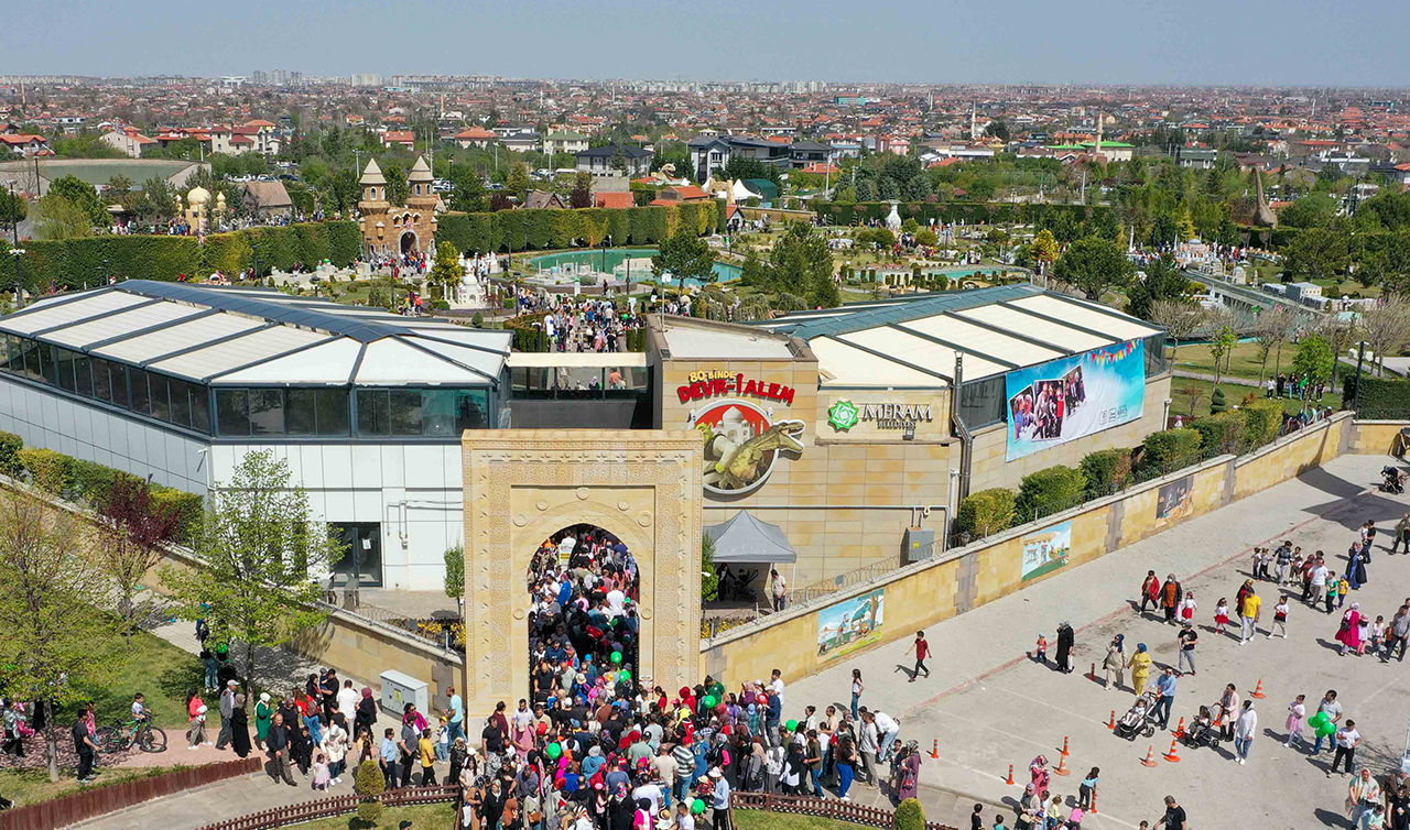 80 Binde Devr-İ Alem Parkı 20.00'ye kadar açık olacak