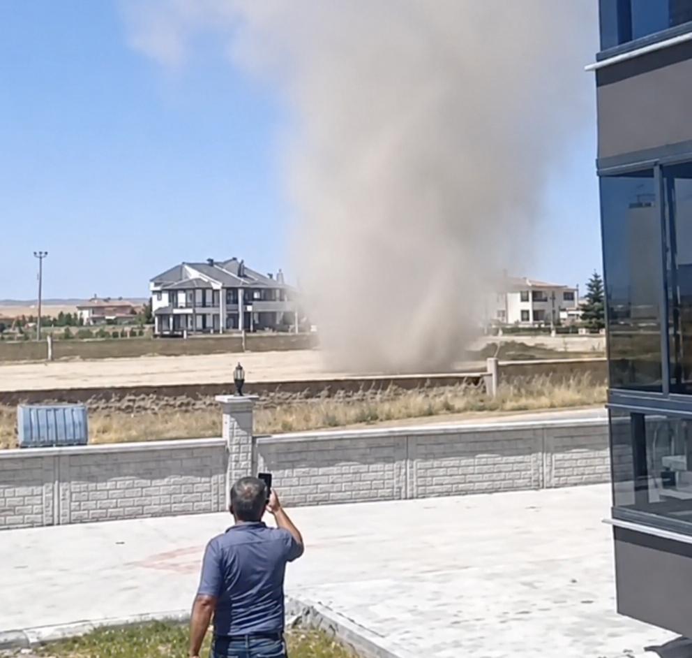 Konya'da çıkan hortum paniğe neden oldu