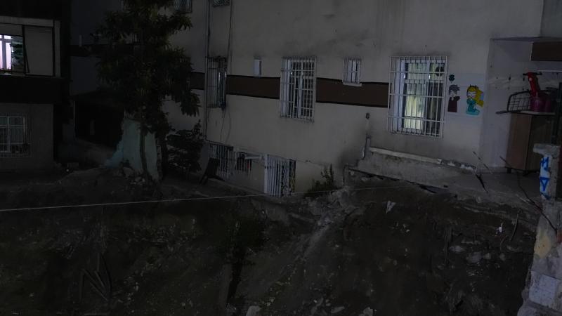 İstanbul'da inşaat çalışmasında zarar gören bina tahliye edildi