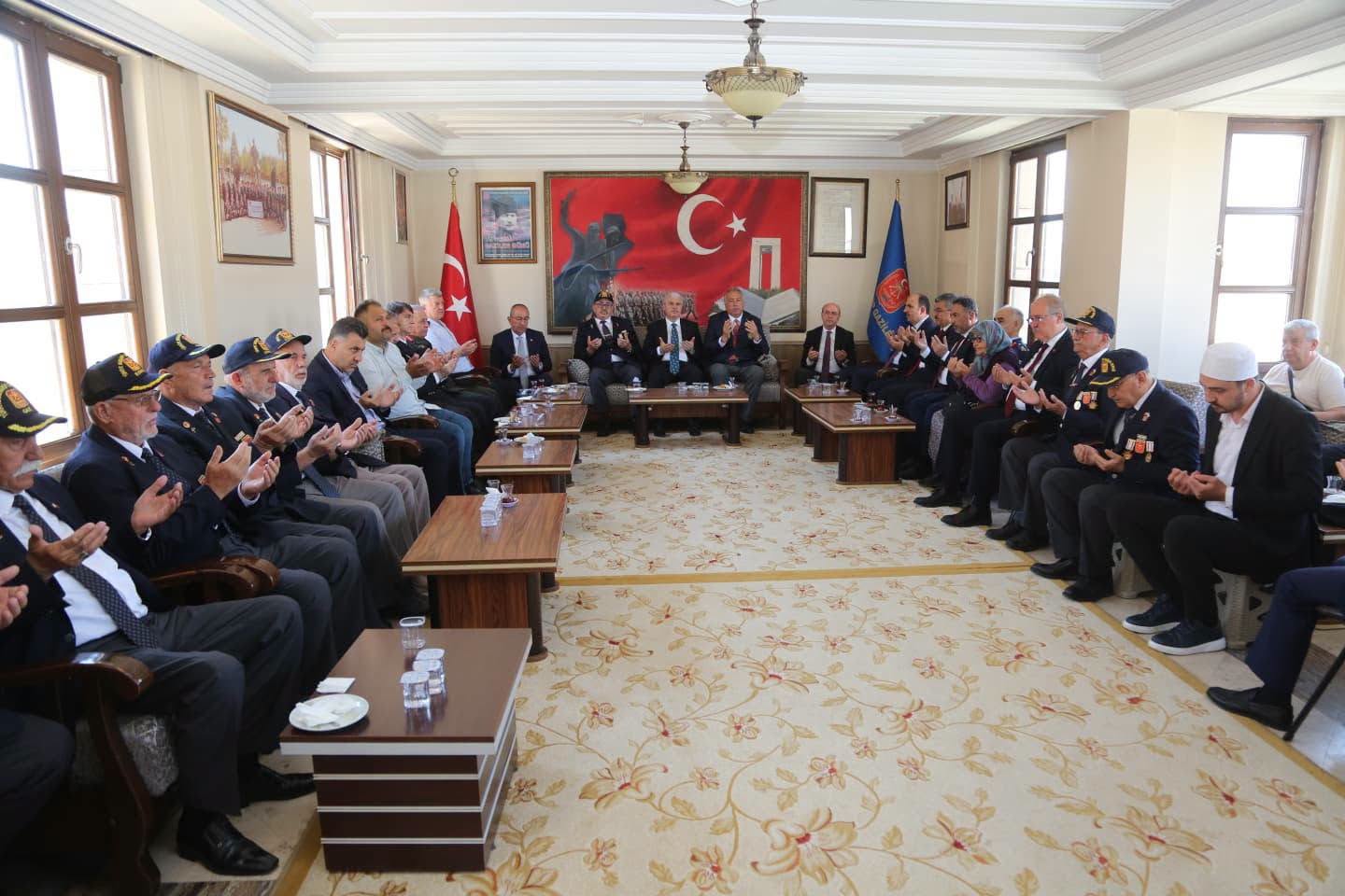 Konya protokolü şehit aileleri ve gazilerle buluştu