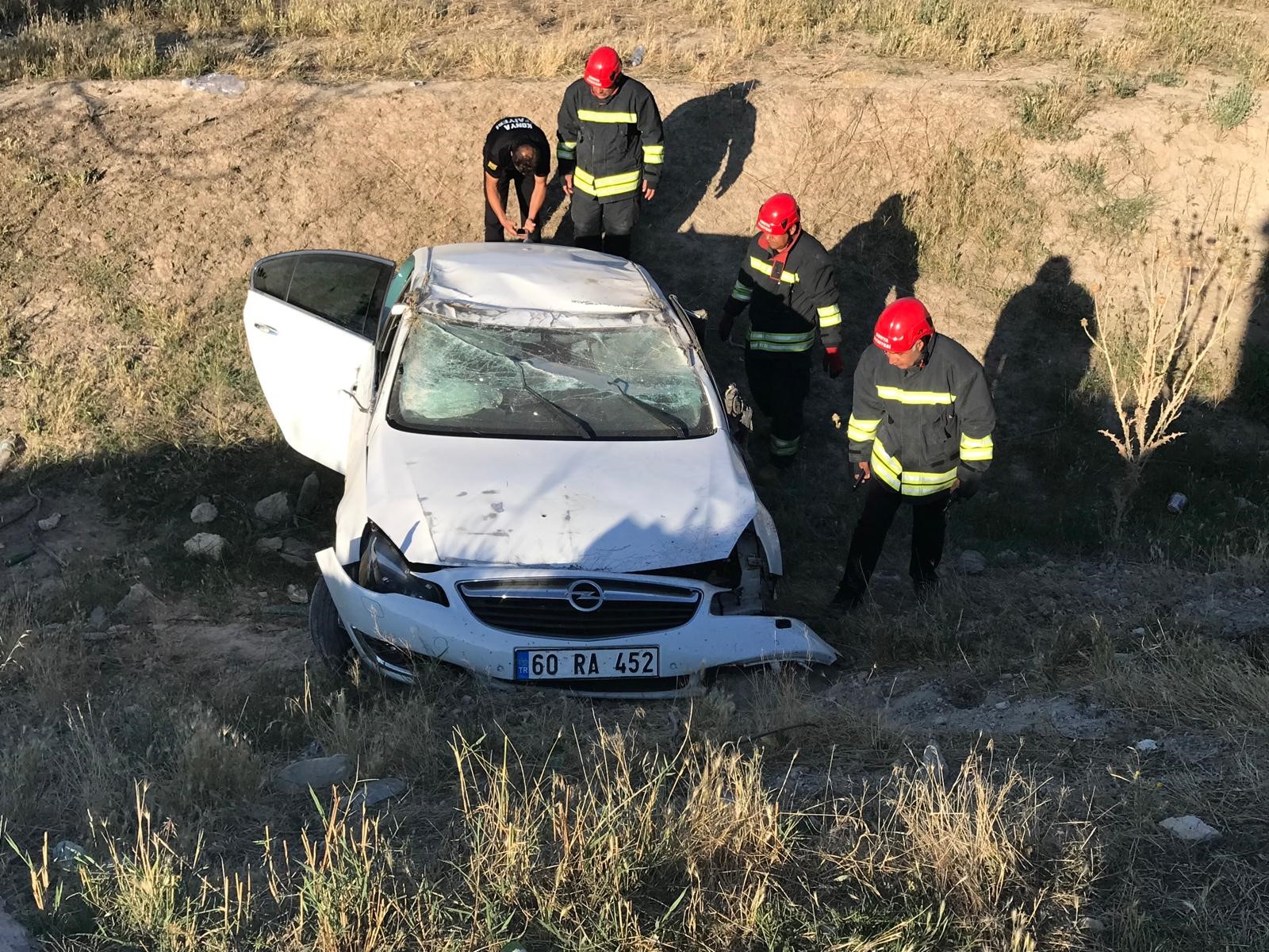 Konya'da otomobil şarampole uçtu: 1'i bebek 3 kişi yaralandı