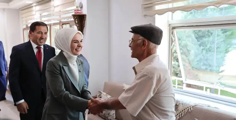Bakan Göktaş, Karatay'da emeklilerle bir araya geldi