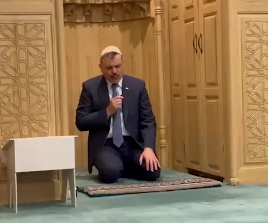 Konyalı Bakan Mustafa Çiftçi TBMM Mescidi’nde yatsı namazı kıldırdı