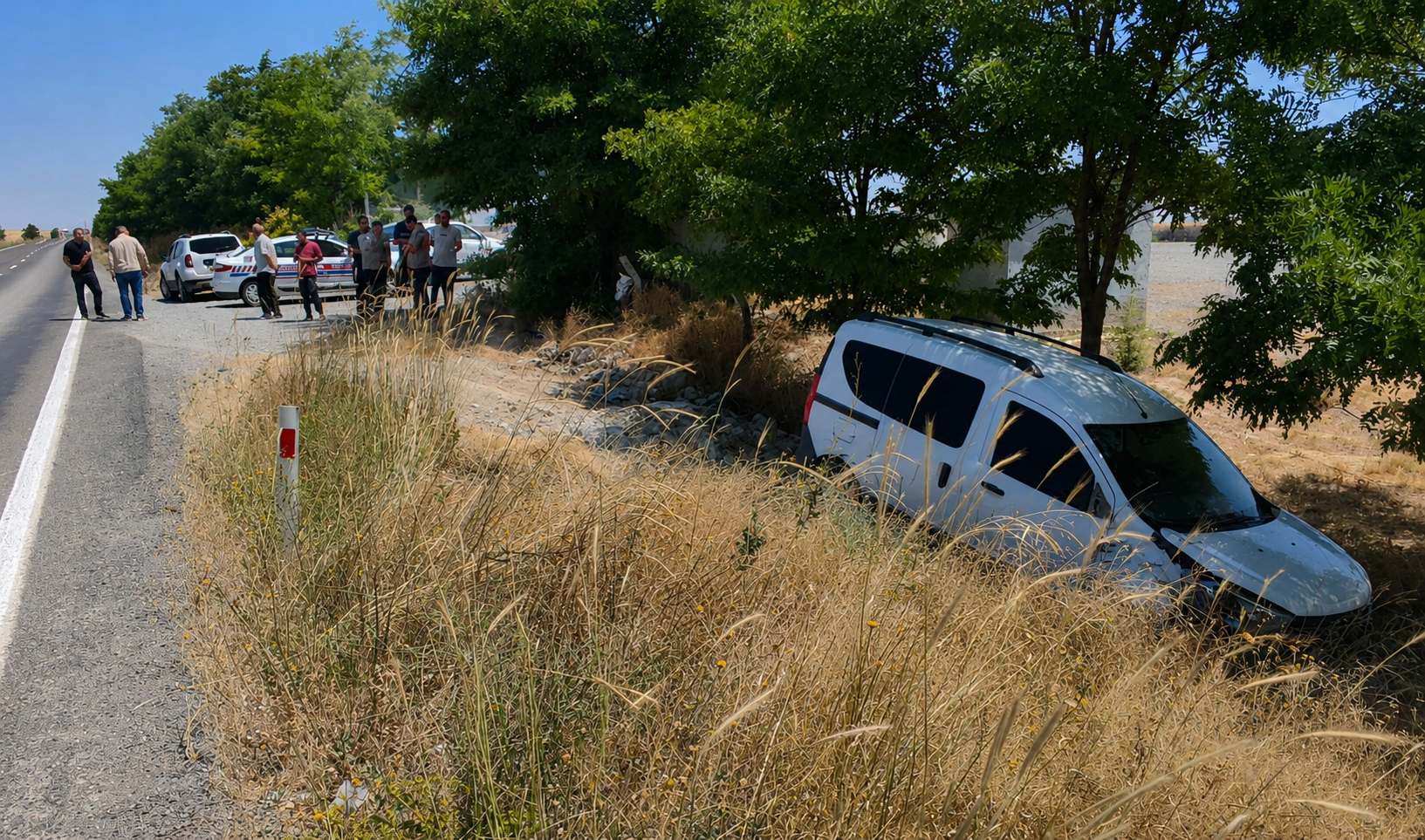 Konya'da araç ile traktör çarpıştı: Araç şarampole uçtu