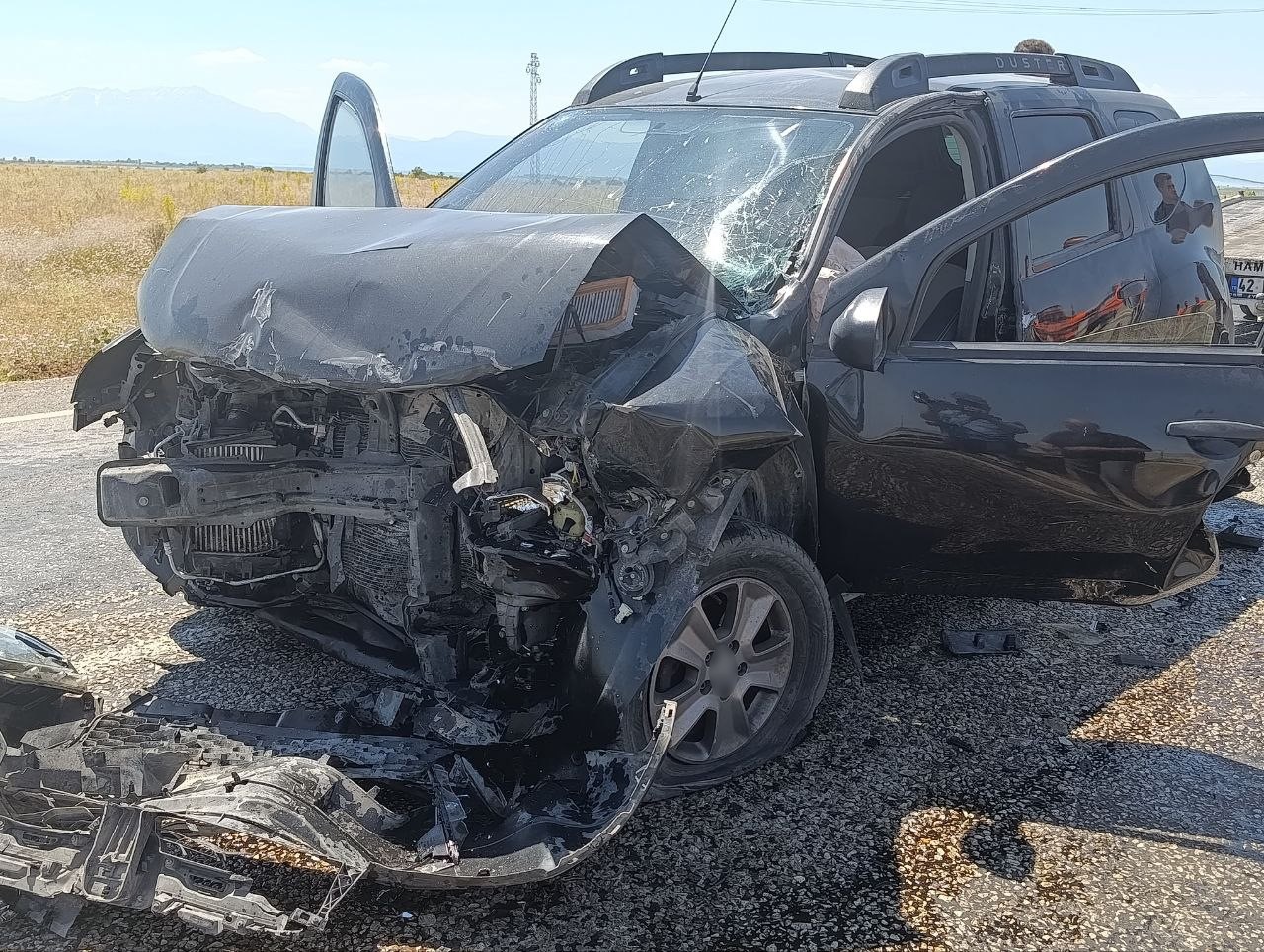 Konya'da 2 araç kafa kafaya çarpıştı: 9 yaralı