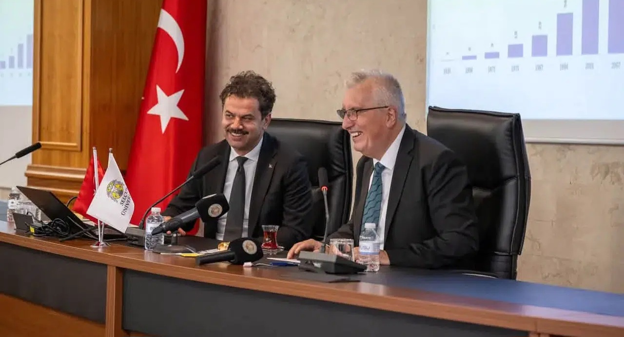 Selçuk Üniversitesinin kalite başarısına övgü