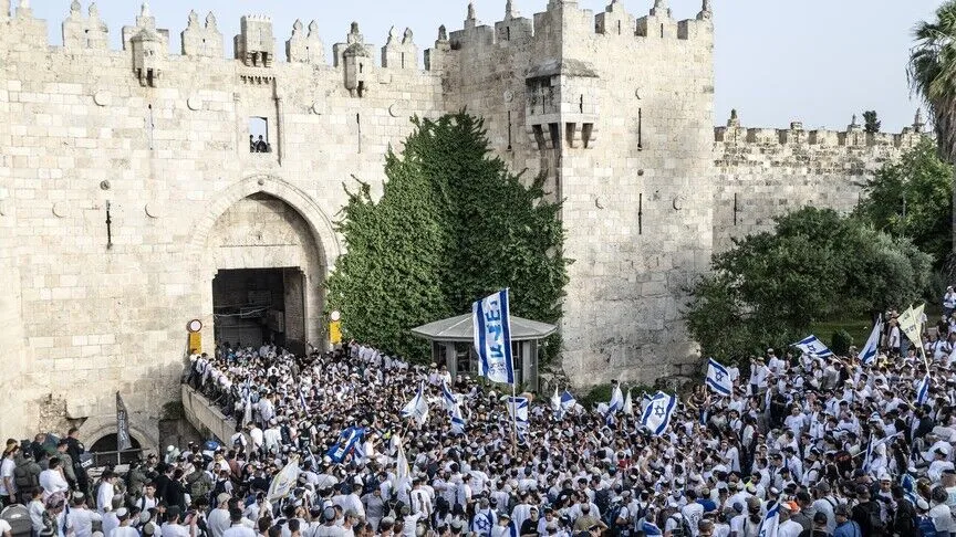 1300 İsrailli Mescid-i Aksa'ya baskın düzenledi