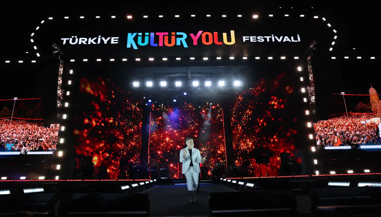 Konya'da Özcan Deniz'den unutulmaz festival konseri