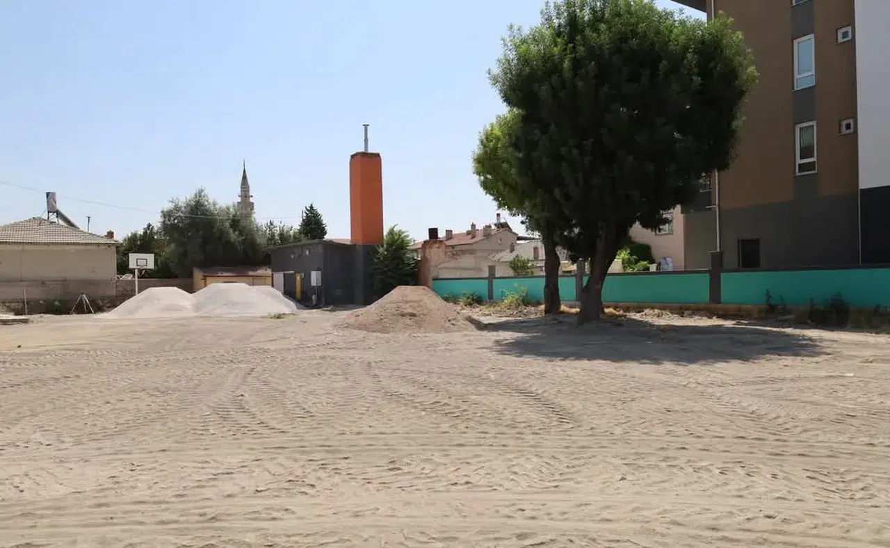 Konya Karapınar'da okullara çevre düzenlemesi