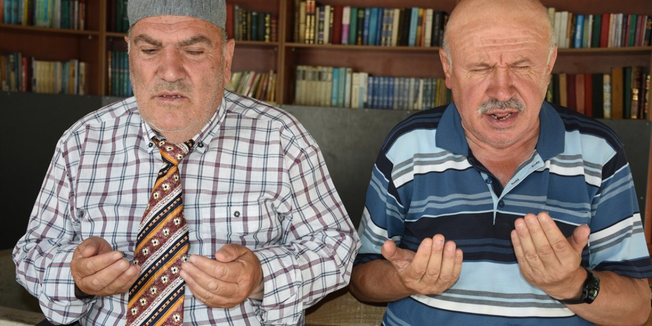 Konya'da Kur'an'ı Kerim'i kasetten dinleyerek hafız oldular